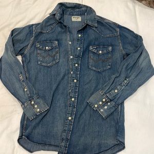 Wrangler Jeans Denim Button down Size Medium